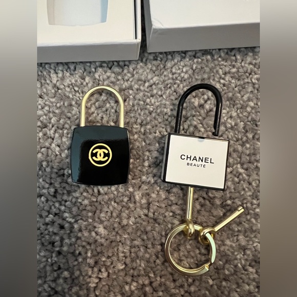 CHANEL Le collection lock and key gift set NIB - Picture 4 of 7